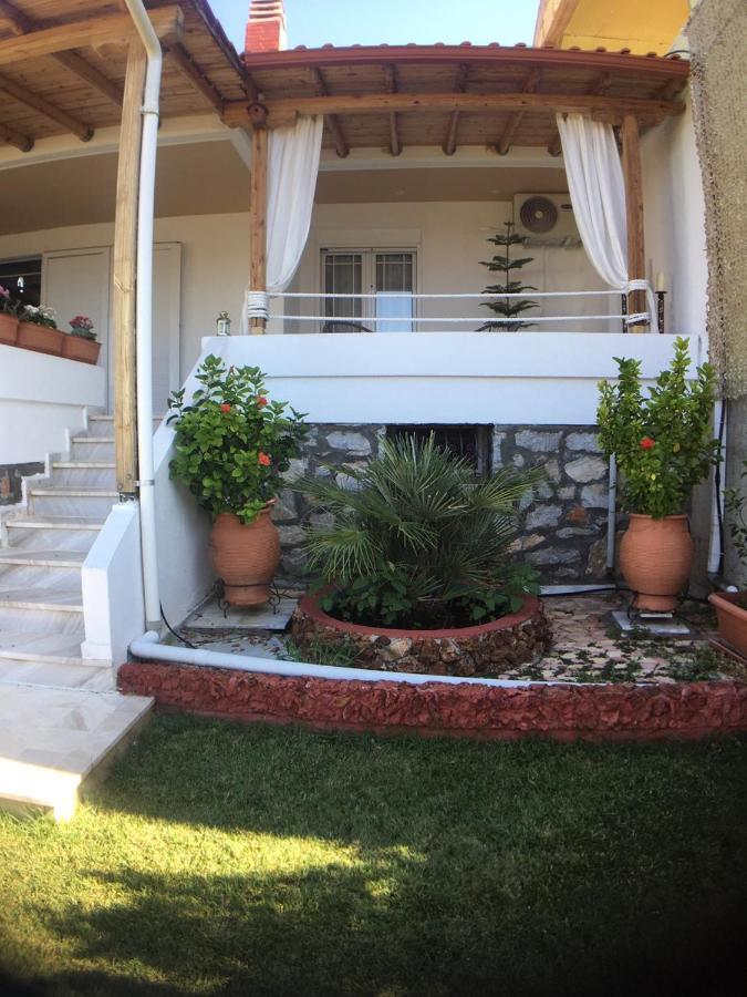 Beautiful Beach House Gerakini Exterior photo